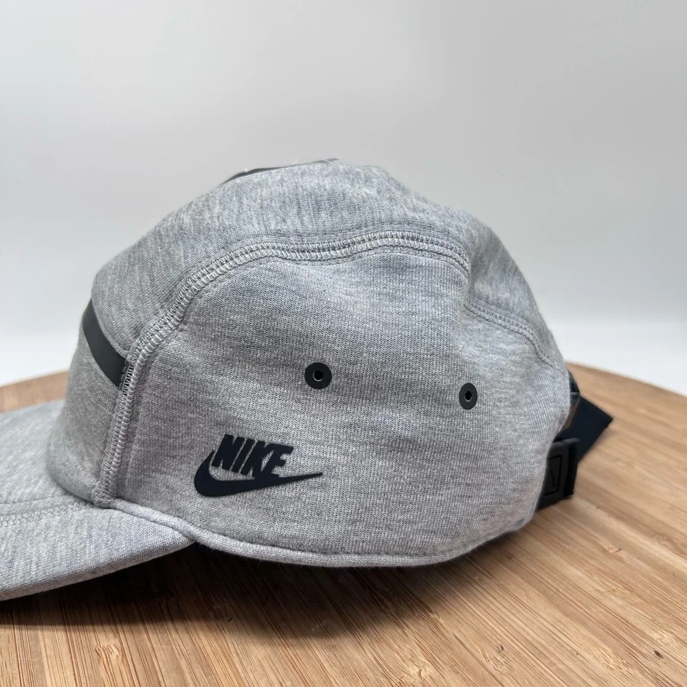 Nike Fly‎ Unstructured Tech Fleece Bill Cap Hat Grey Heather Size S/M HJ3504 063